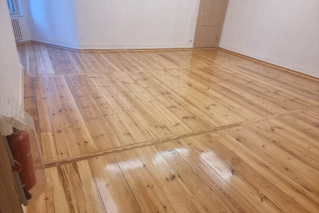 Dielen schleifen und versiegeln