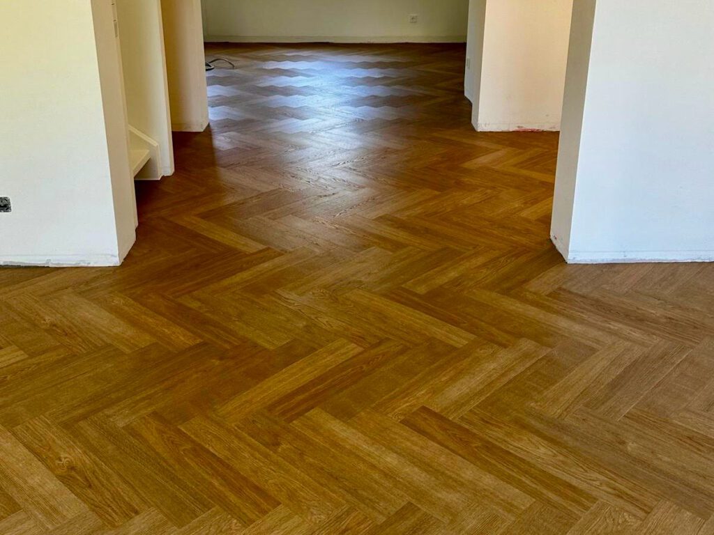 Designbelag in Fischgrätoptik